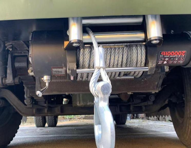 雪地車(chē)輛救援冠航電動(dòng)絞盤(pán)安全使用要點(diǎn)